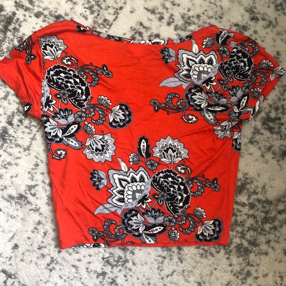 Floral Print Crop Top - Picture 2 of 3